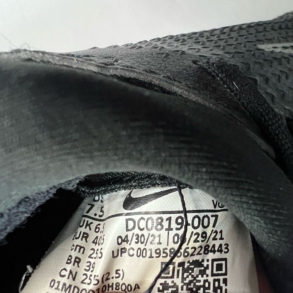 Nike Phantom GT2 Club DF FG/MG Soccer Cleats - Picture 8 of 9